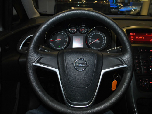 Opel Astra, 2013 фото 11